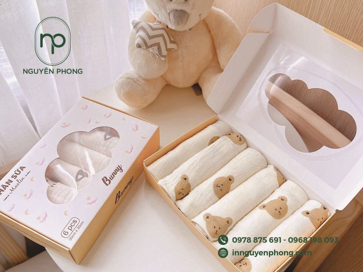 Hộp đựng khăn làm bằng giấy Ivory có màu trắng sáng, in màu đẹp